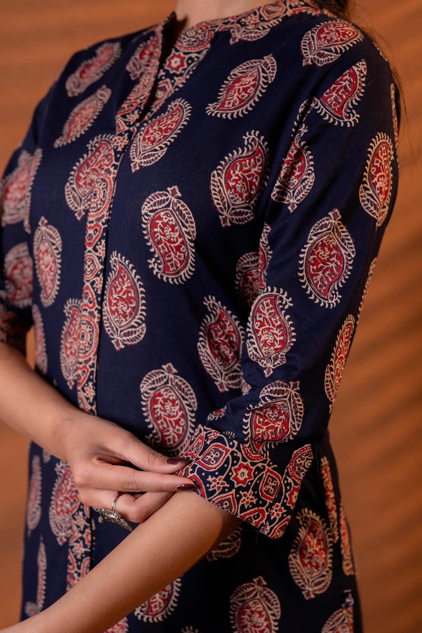 Zariya Navy Heritage Buta Kurta