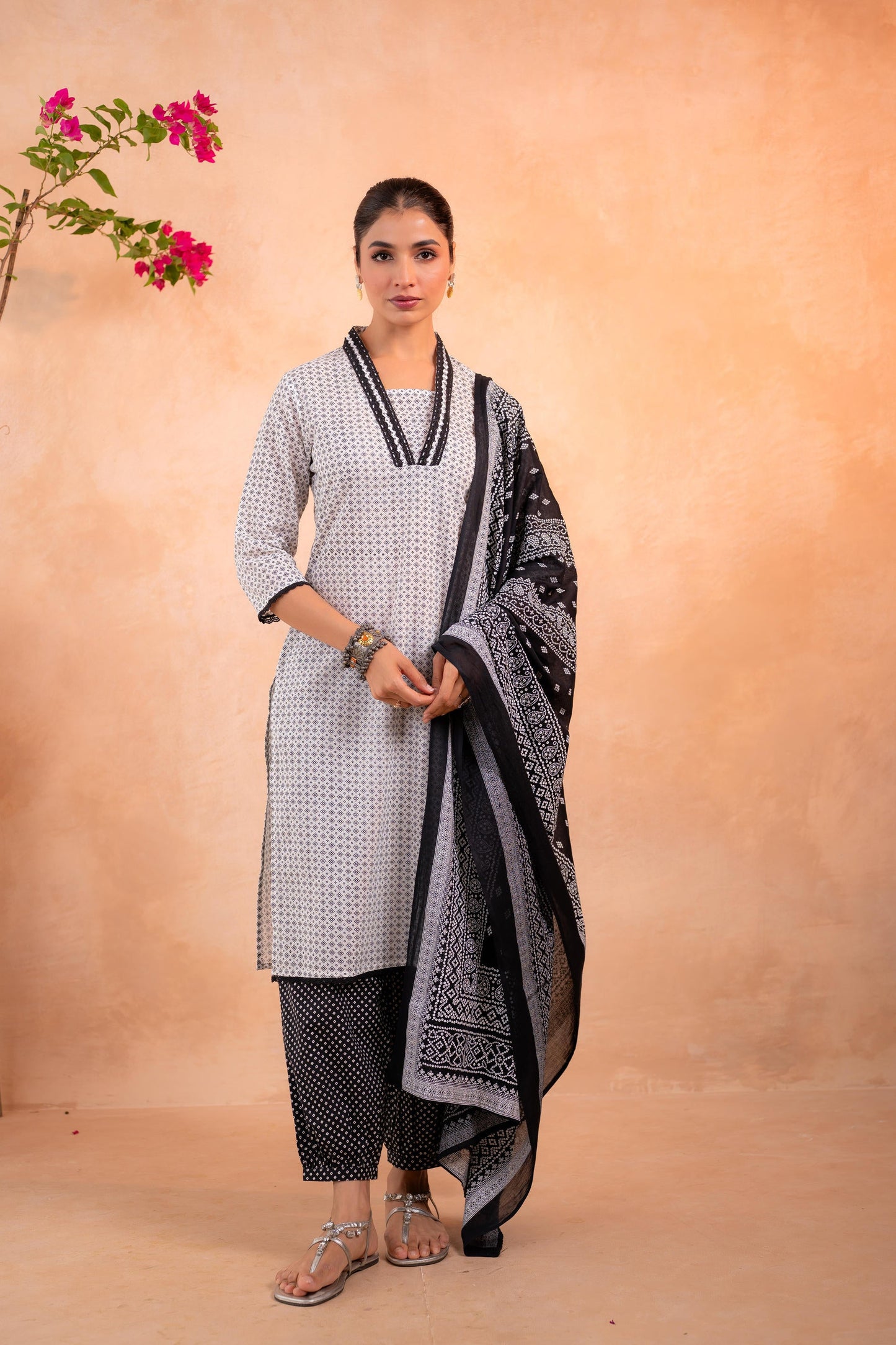 Noir Ikat Echo Black & White  Printed Kurta Pant And Dupatta Set